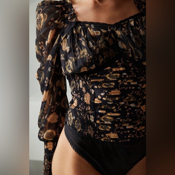 Free People Tops - Free People Brunch Date Bodysuit 🌸💐